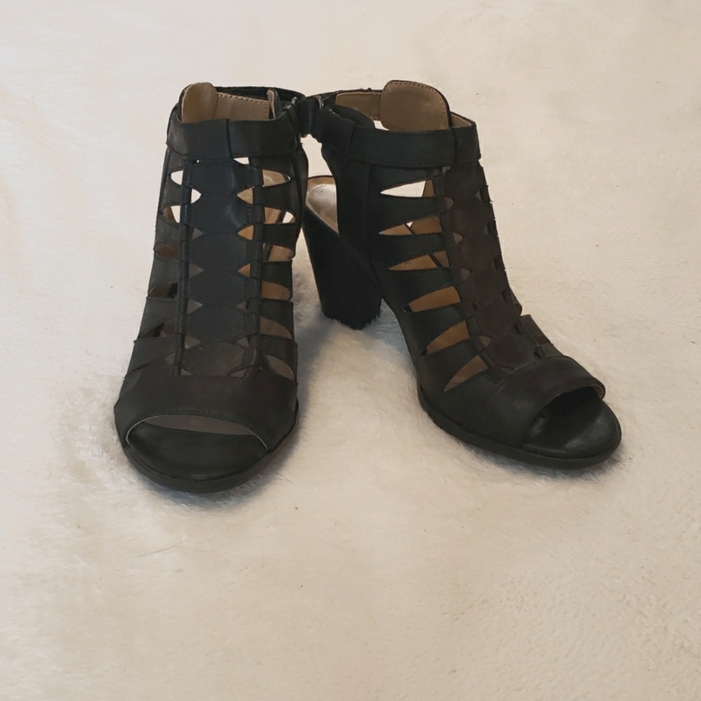 Naturalizer Open Toe Strappy Sandals 8M